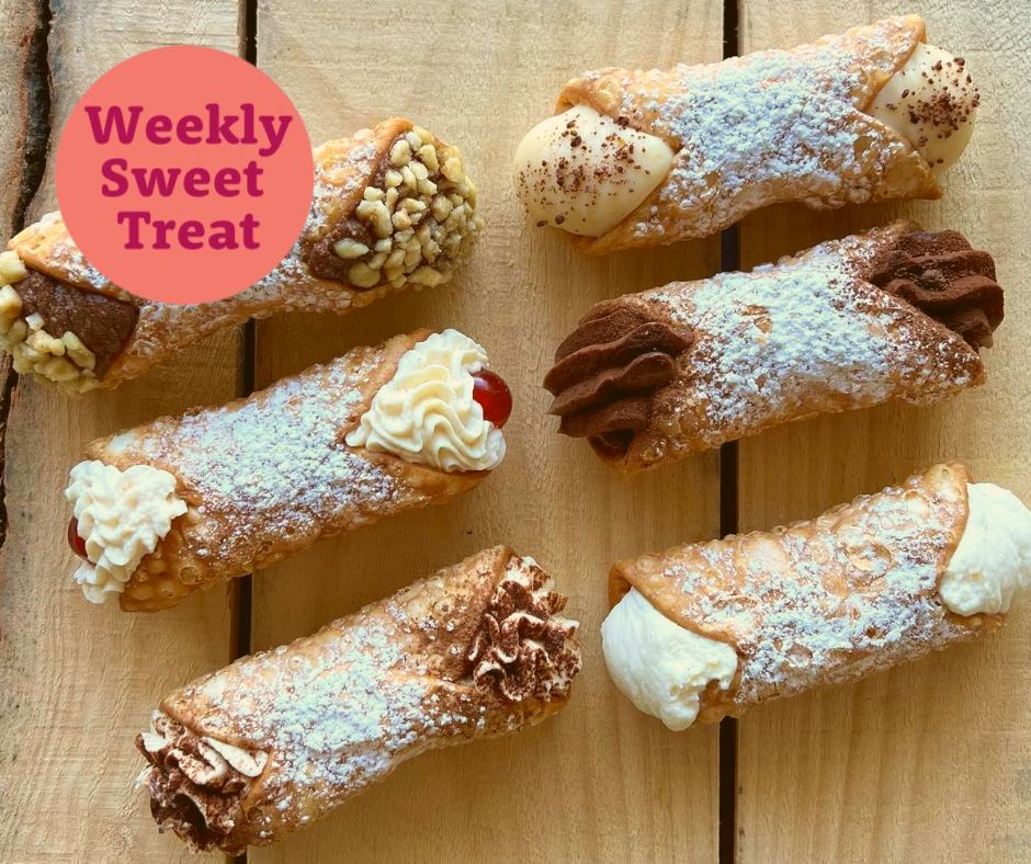 Bakery - 2 x Italian Cannoli